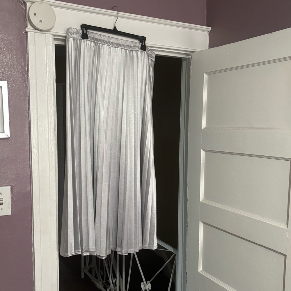 Elegant Silver Pleated Skirt
